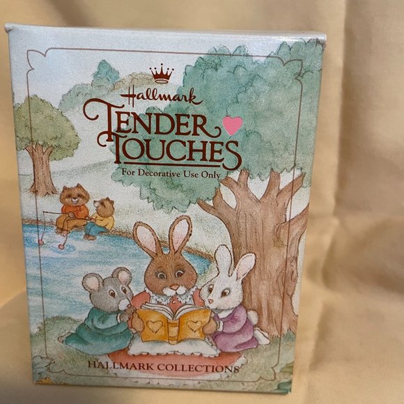 Chipmunks with Album Tender Touches Hallmark Figurine - Picture 6 of 8